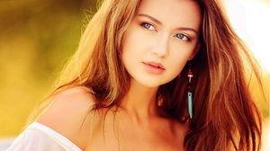 „Am 24 de ani și am o iubită minunată. Sora ei însă nu mă place deloc. Într-o zi, mergeam la duș, când am auzit-o că...”