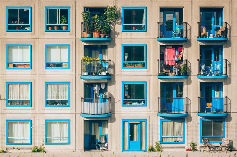 Au căzut de la balcon în timp ce făceau sex