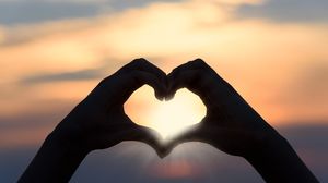 Horoscop dragoste octombrie. Gemenii au un impas amoros, în timp ce Săgetătorii își găsesc iubirea luna asta