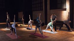 Învață să slăbești cu celebrul Carlos L’Abbate! Ce înseamnă yogilates: ”Este o combinație între yoga și pilates, cu exerciții de meditație și mișcări pentru întărirea mușchilor”