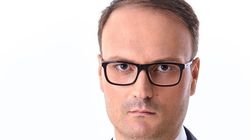 Cum arată vila cu două etaje a lui Alexandru Cumpănaşu! Casa are amenajată şi o terasă! FOTO