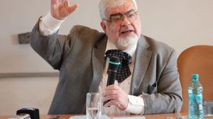 Prima apariţie publică a fiului lui Andrei Pleşu după ce a fost acuzat de trafic! Cum a venit îmbrăcat Mihai la un concurs de tir cu arcul în centrul Bucureştiului!