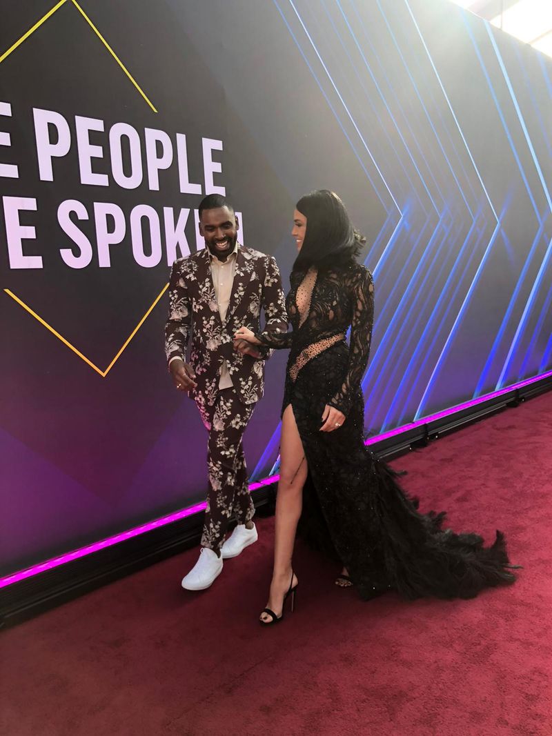 Adelina Pestritu a stralucit pe Covorul Rosu de la Los Angeles, la E! People&rsquo;s Choice Awards