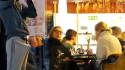 Imagini virale. Cum reacționează femeile pe stradă când văd un bărbat că are erecție