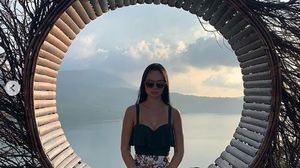 Fiica sexy a lui Dan Voiculescu şi-a pictat sânii! Uite cum s-a dus Dana la o petrecere!