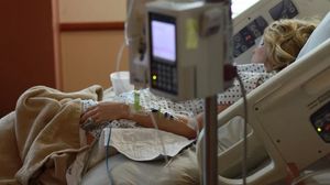 Rugăciune pentru bolnavi. Sfântul Efrem cel Nou îi ajută pe cei încercați de boală