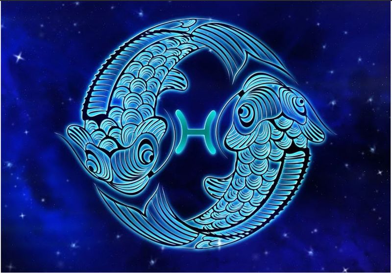 Horoscop PEȘTI decembrie. Primesc multe aprecieri din partea șefilor