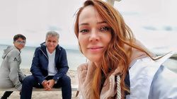 O prezentatoare de televiziune din România și-a îngropat soțul de ziua ei! Primea zeci de mesaje de „La mulți ani” în timp ce îl conducea pe ultimul drum