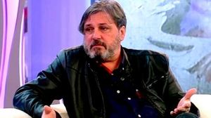 Apariție surpriză la priveghiul lui Cornel Galeș! Fiica lui a venit în mare secret, iar pentru ea a fost deschis sicriul! Ce a făcut la căpătâiul tatălui ei? EXCLUSIV