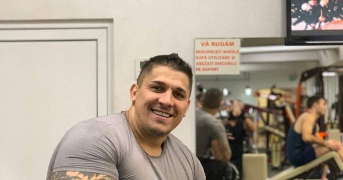 Adrian Corduneanu are pentru colindători hârtiile de 500 de euro - WOWBiz