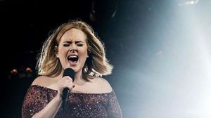 Adele nu se mai oprește din slăbit! Imaginile cu ea la plajă i-au șocat pe fani: „Nu arată prea bine”