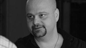 A murit! Un jurnalist îndrăgit a încetat din viață