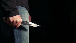 Lovitură dublă pentru un bărbat din Suceava. A fost înjughiat de violatorul soției sale