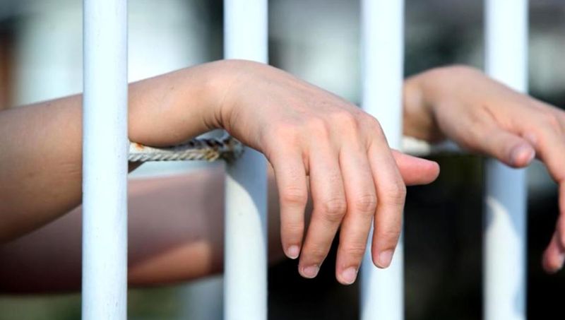 Crimă îngrozitoare în Iași. O femeie și-a ucis iubitul cu 40 de ani mai în vârstă cu un ciocan de snițele