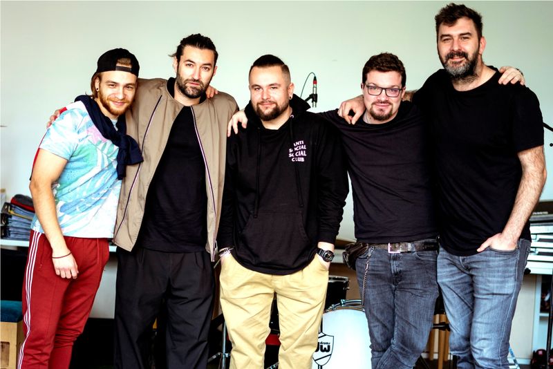 O decizie neașteptată a uimit mulți fani ai îndrăgitului cântăreț, Smiley. Mutare neașteptată a lui Smiley. Artisul va locui o perioadă în America