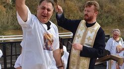 Vali Vijelie s-a botezat în Iordan! Imagini fabuloase