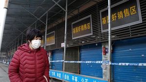 VIDEO | Imagini de groază în China: Zeci de oameni se prăbușesc dintr-odată pe străzi. E ca într-un film de groază