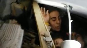 Operațiune dramatică de salvare după cutremurul devastator din Turcia. O fetiță îngropată sub dărămături a fost găsită după 24 de ore de la dezastru