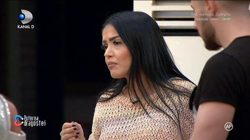 Roxana de la Puterea dragostei, ieșire explozivă &icirc;n Gala Puterea dragostei! A aruncat cu scaunul și a țipat la Andreea Mantea