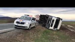 Vremea rea face prăpăd! Un TIR a fost doborât de vântul puternic