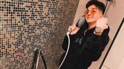 Abi Talent a rămas ”mască”: o fană și-a scos sutienul și i l-a aruncat pe scenă! Ce a făcut ”regele Instagramului” cu obiectul de lenjerie?