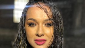 Cum a fost Vlăduţa Lupău agăţată pe internet: “Ai putea joi?” Vezi răspunsul incredibil al frumoasei cântăreţe de muzică populară!