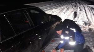 Trei oameni, blocați din cauza zăpezii,  la -17 grade Celsius