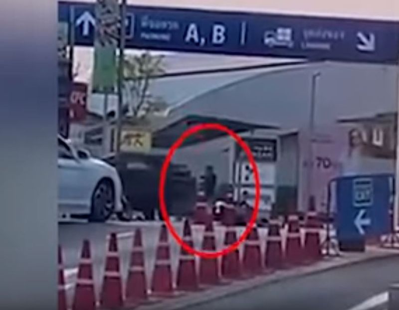 Atac armat în plină stradă! Un soldat a omorât 20 de oameni nevinovați Atac armat în plină stradă! Un soldat a omorât 20 de oameni nevinovați