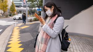 Cum poți afla dacă ai fost în contact cu o persoană infectată