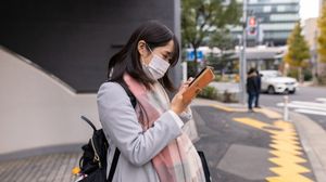 Cum poți afla dacă ai fost în contact cu o persoană infectată
