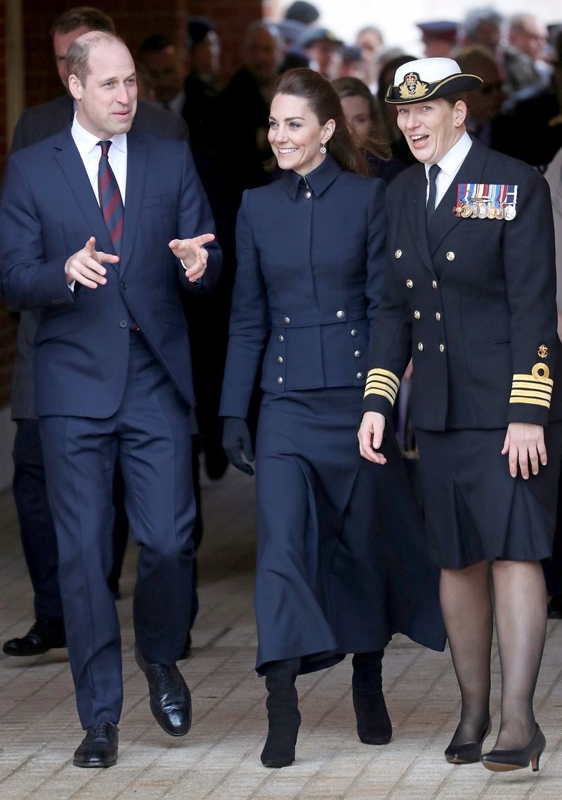 Kate Middleton, superbă într-o ținută de inspirație militară