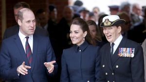 Kate Middleton, superbă într-o ținută de inspirație militară. Rar o putem vedea așa!