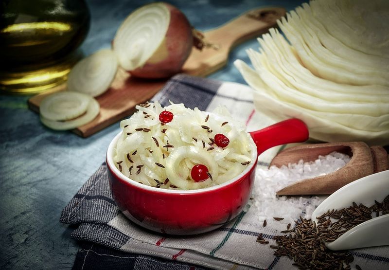Varză murată. Cum se prepară salata de varză cu ulei. Secretul pentru a rămâne tare