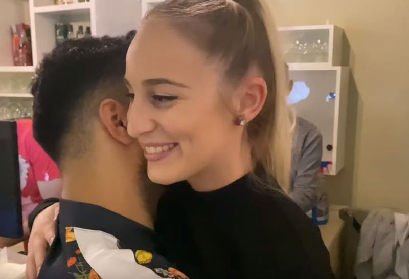 Jador are o nouă iubită! Cine este t&acirc;năra cu care s-a pupat &icirc;n public