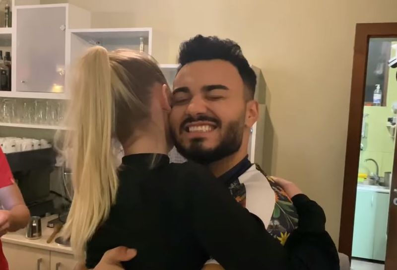 Jador are o nouă iubită! Cine este t&acirc;năra cu care s-a pupat &icirc;n public