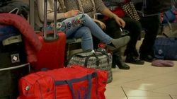 VIDEO | Peste 100 de români, blocați pe aeroportul din Valencia: „Ne tratează ca pe nişte animale”