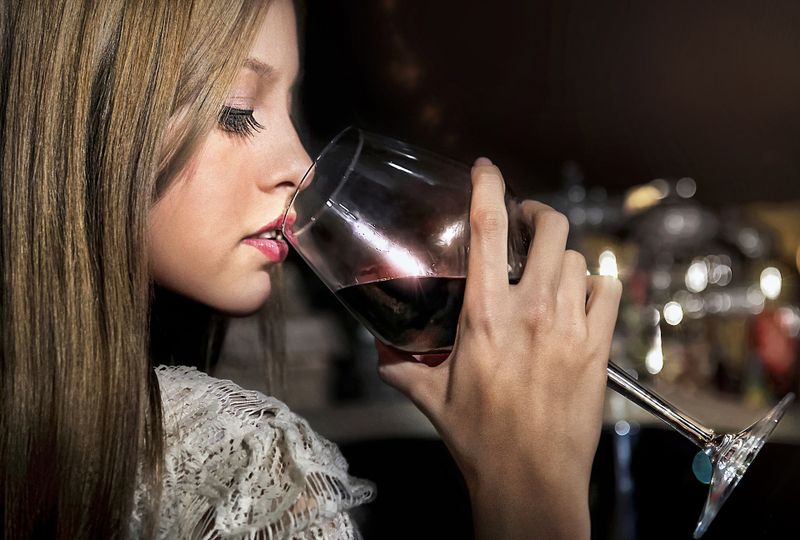Ce se întâmplă în corpul tău dacă bei alcool în perioada menstruației. 5 efecte negative