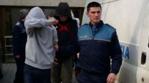 Doi tineri au BĂTUT o femeie de 88 de ani ca să-i fure VERIGHETA!