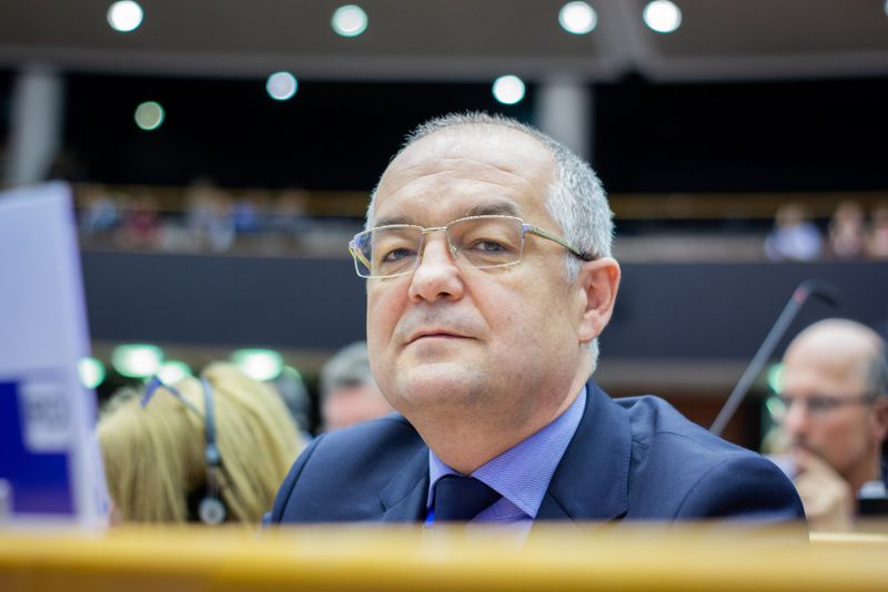 ce masina conduce emil boc