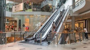 Alertă cu bombă la un mall din Capitală! Zona a fost evacuată