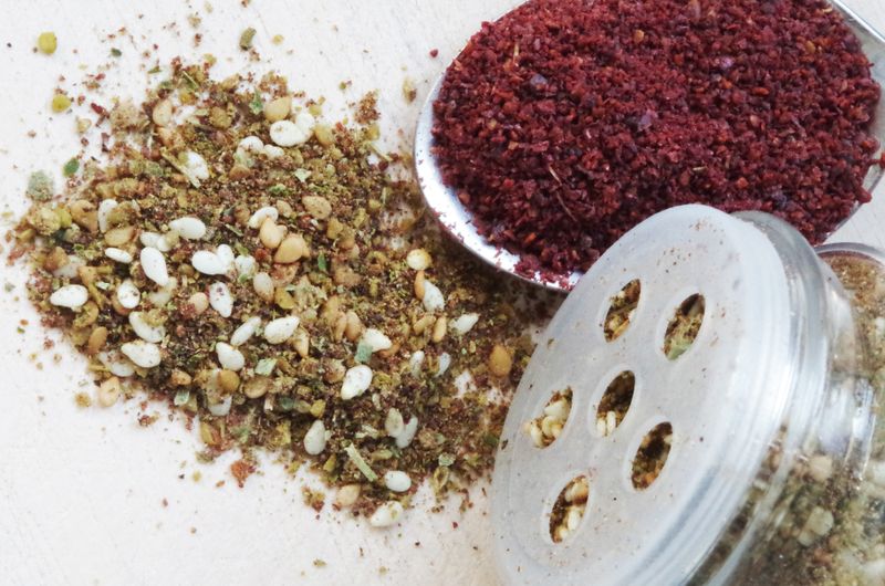 Sumac, condimentul acrisor cu proprietati miraculoase. Ce este si cum se foloseste