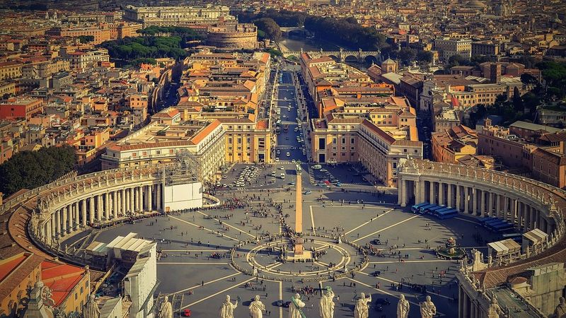 Vrei să călătorești la Roma? Zeci de motive pentru care să nu eziți