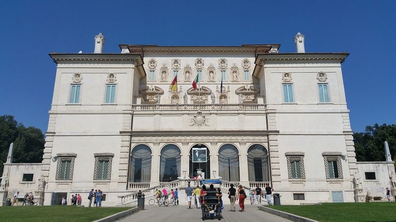 Vrei să călătorești la Roma? Zeci de motive pentru care să nu eziți