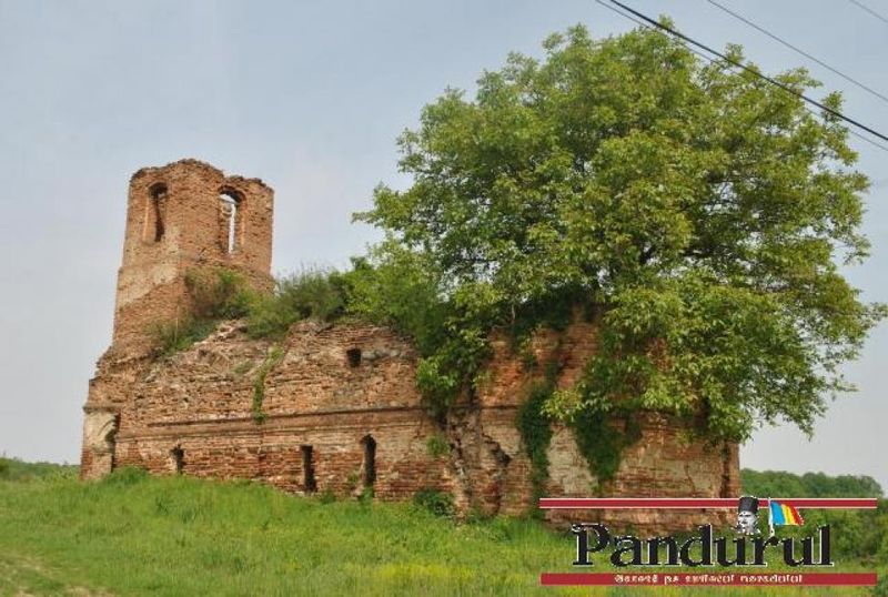 &quot;Biserica spartă&quot; de la Bălănești ar putea fi restaurată