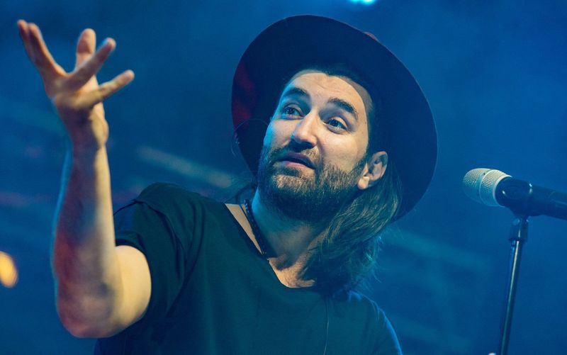 Coronavirusul nu ocolește vedetele. Decizie radicală pentru Smiley