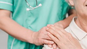 O asistentă medicală din Italia care trata pacienții s-a sinucis