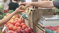 Românii își pot face în continuare cumpărăturile din piață. Ministrul Agriculturii: „Trebuie să rămână deschise”