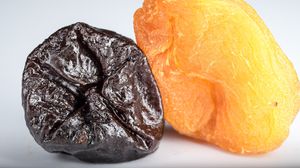 7 efecte secundare ale consumului de prune uscate