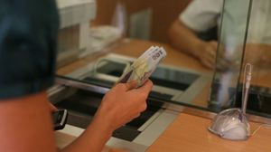 Guvernul pune stop ratelor la bănci. Perioada va fi una lungă