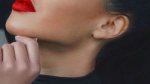 Ella, cum arăta înainte să se vopsească şi să-şi facă operaţii estetice? Imagini unice!
